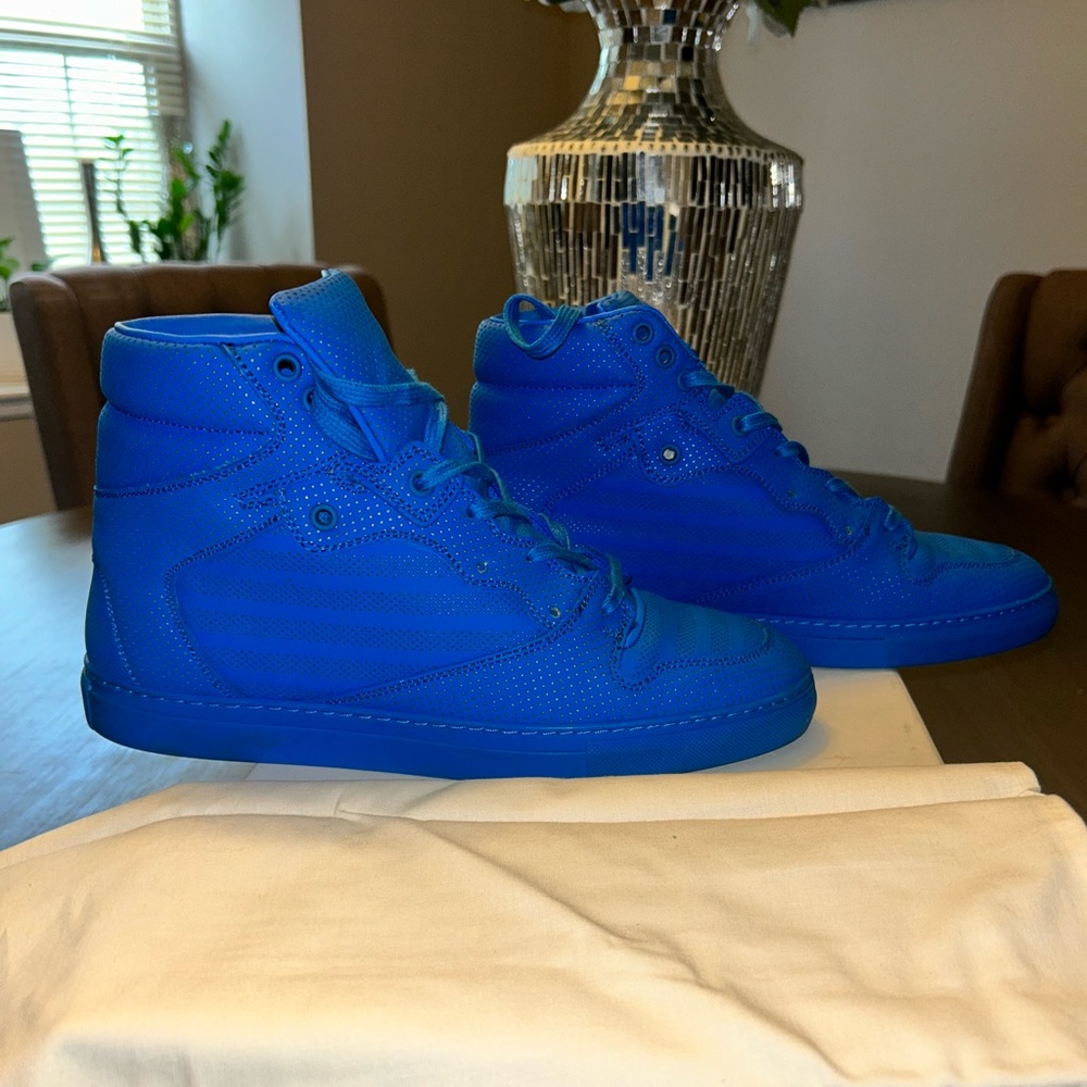 AUTHENTIC BALENCIAGA HIGH TOP SNEAKER!!! Size 40 Euro/ 10 US
